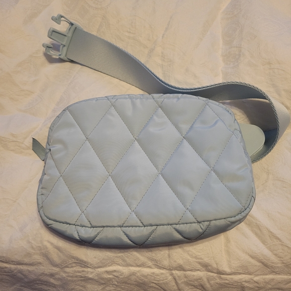 Vera Bradley Handbags - Vera Bradley Light Blue Quilted Belt Bag